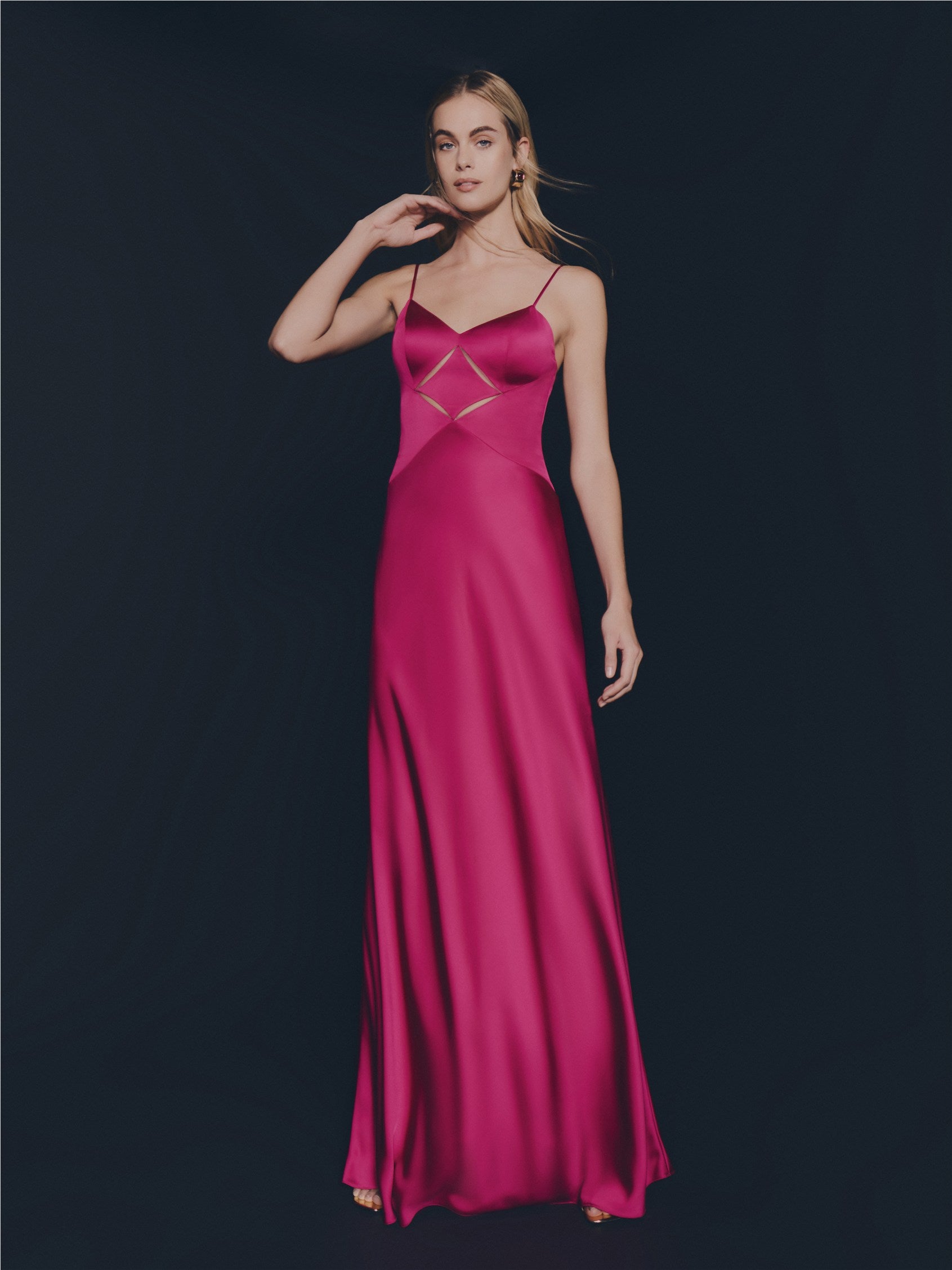 Front A-line dress with V-neckline in satin AIHOPO.