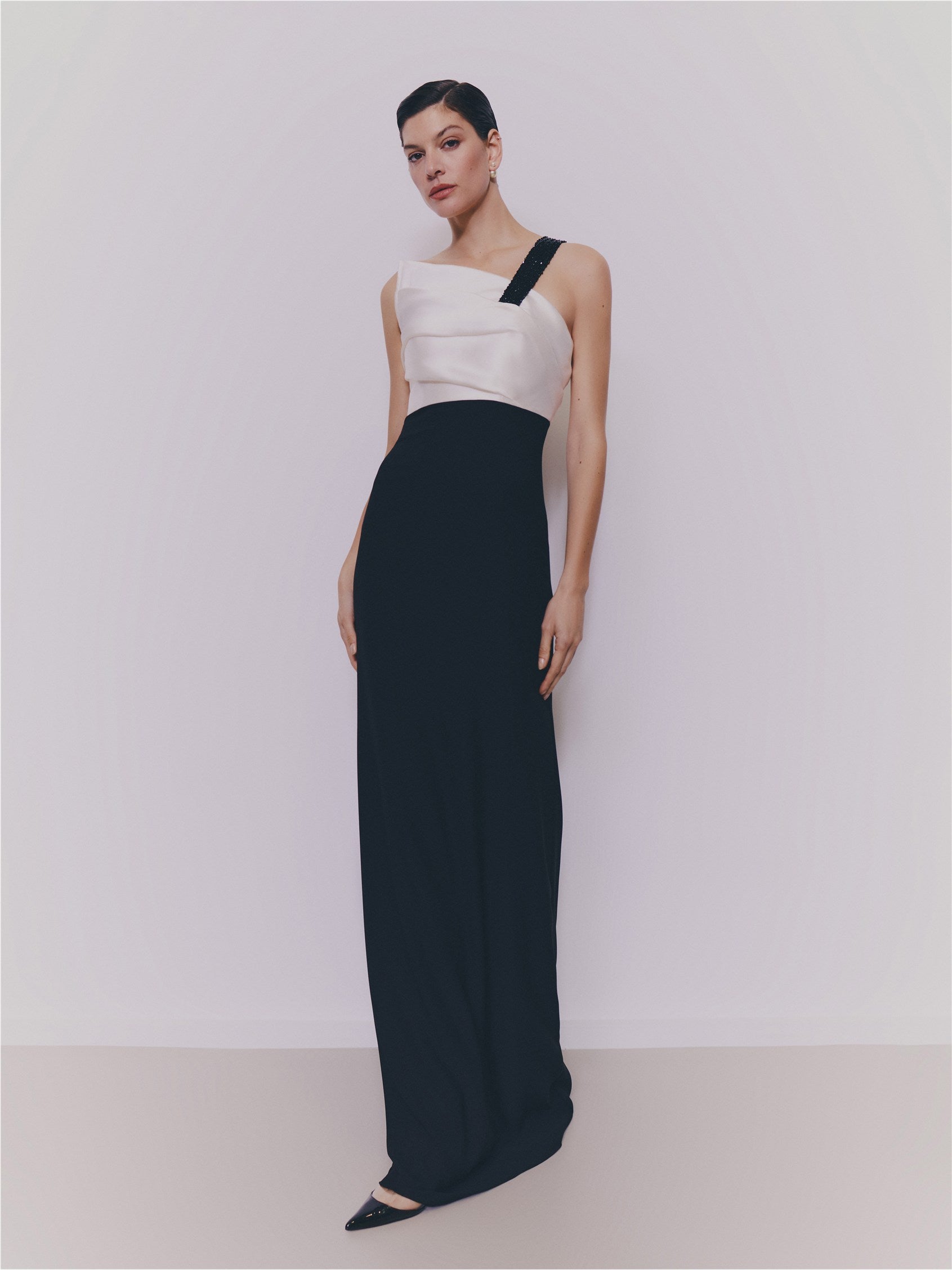 Front column dress with asymmetrical neckline and open back in crepe AIMOKA.