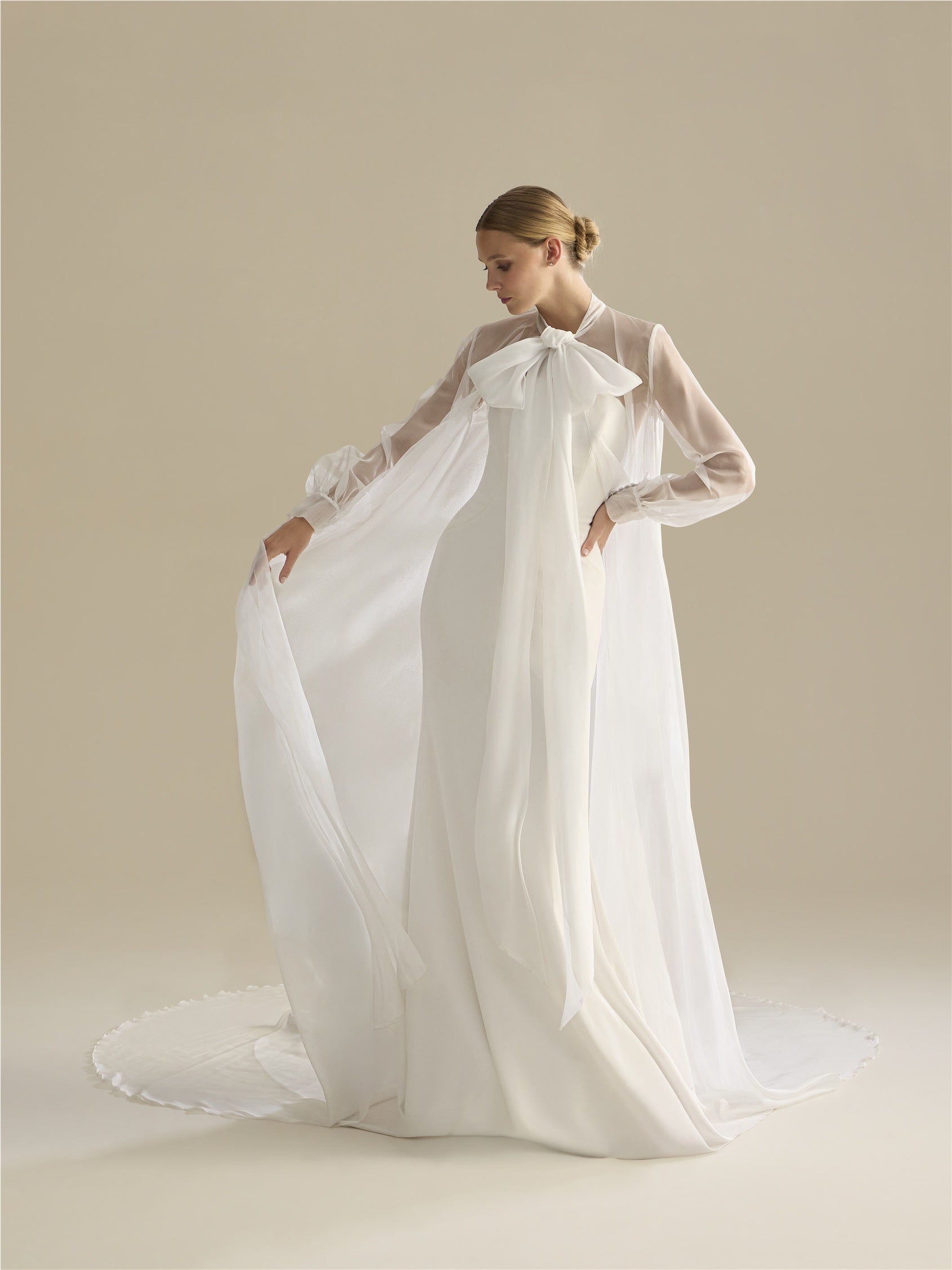 Parte frontal capa de noiva em organza CAPE-LA43