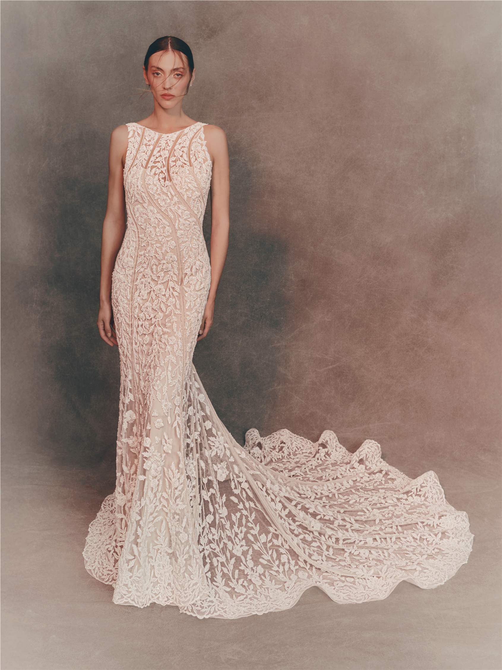 Partie avant robe mariee coupe sirène avec encolure ronde et dos ouvert avec perles GALONIA.