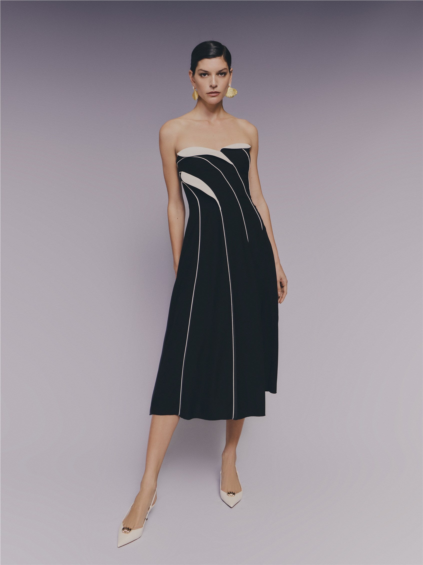 Front A-line midi dress with strapless neckline in crepe GELINOTTE.