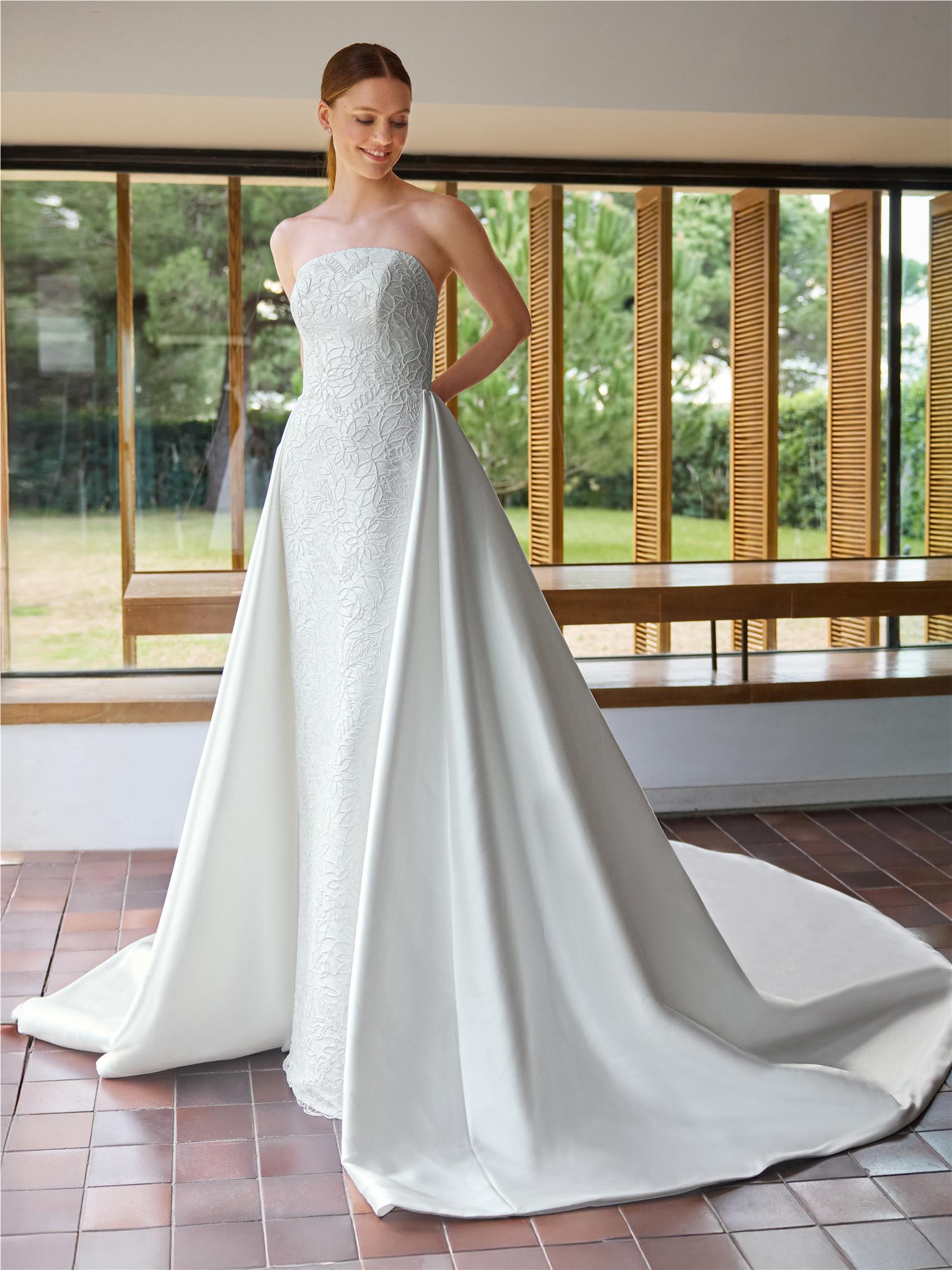 Parte anteriore abito dritto senza spalline in pizzo HAFSA.