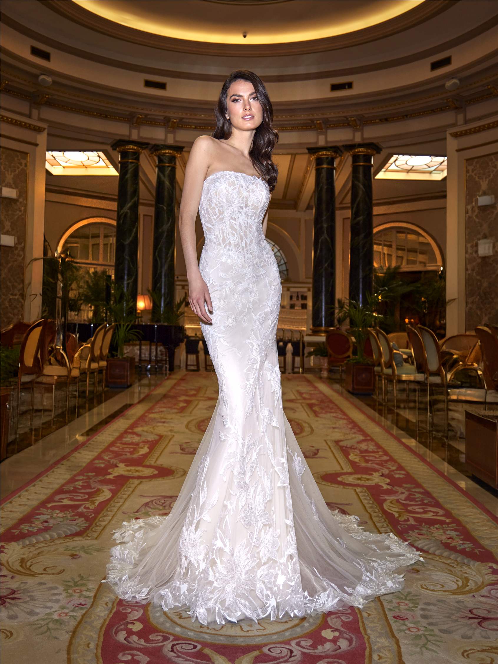 Vorderseite Meerjungfrau Kleid mit trägerlosem Ausschnitt aus Spitze HIREMY.