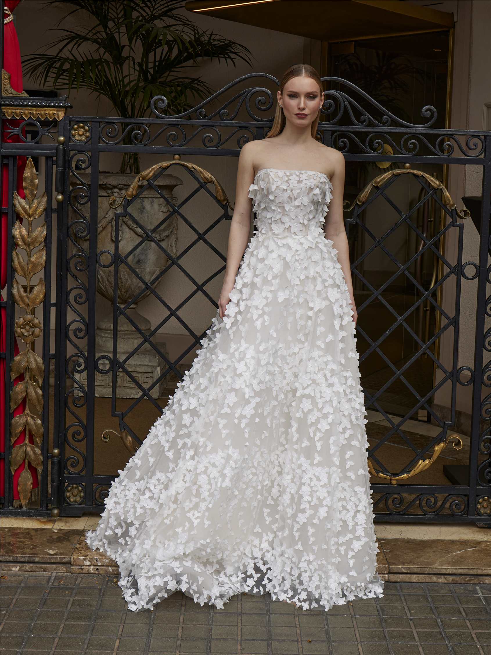 Parte frontal vestido de corte-A sem alças em renda HYLLIS.