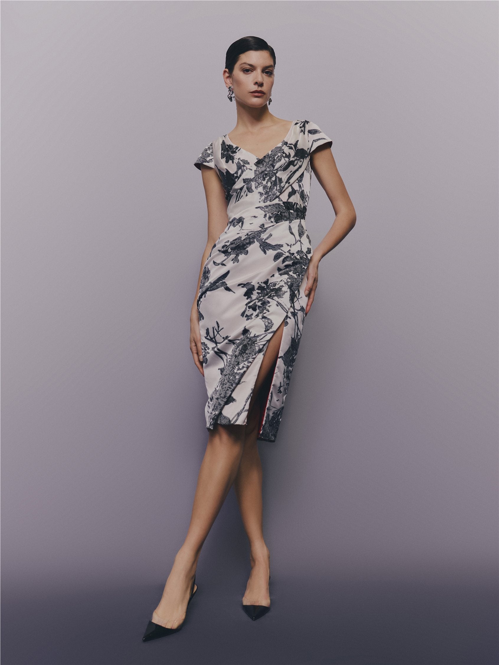 Front short dress with V-neckline, short sleeves KOUFONISSI.