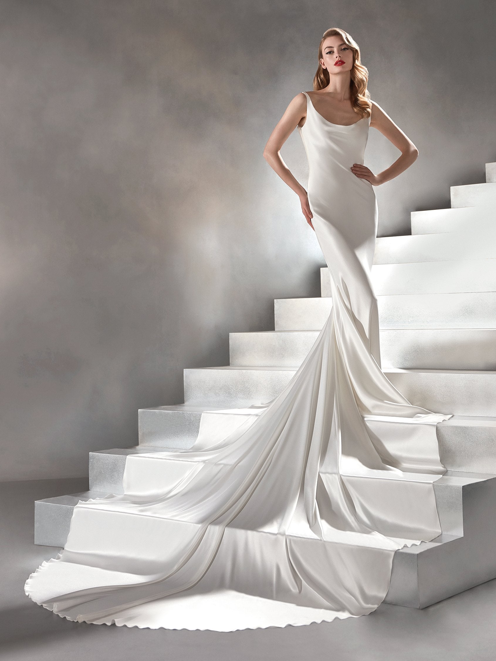 Front mermaid wedding dress with round neckline in satin RIBELIA.