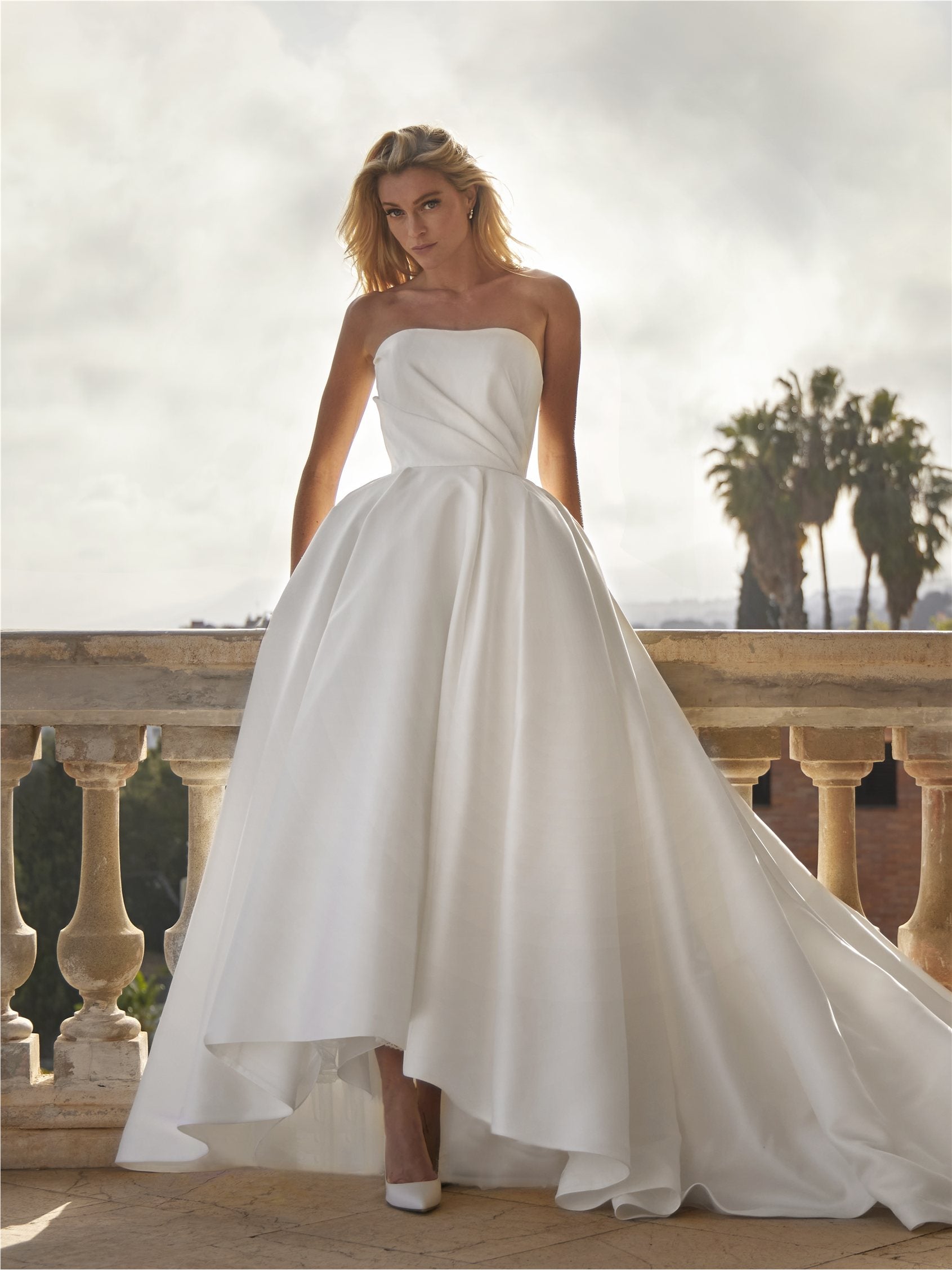 Partie avant robe midi coupe princesse avec décolleté bustier en mikado SEBASTIANA.