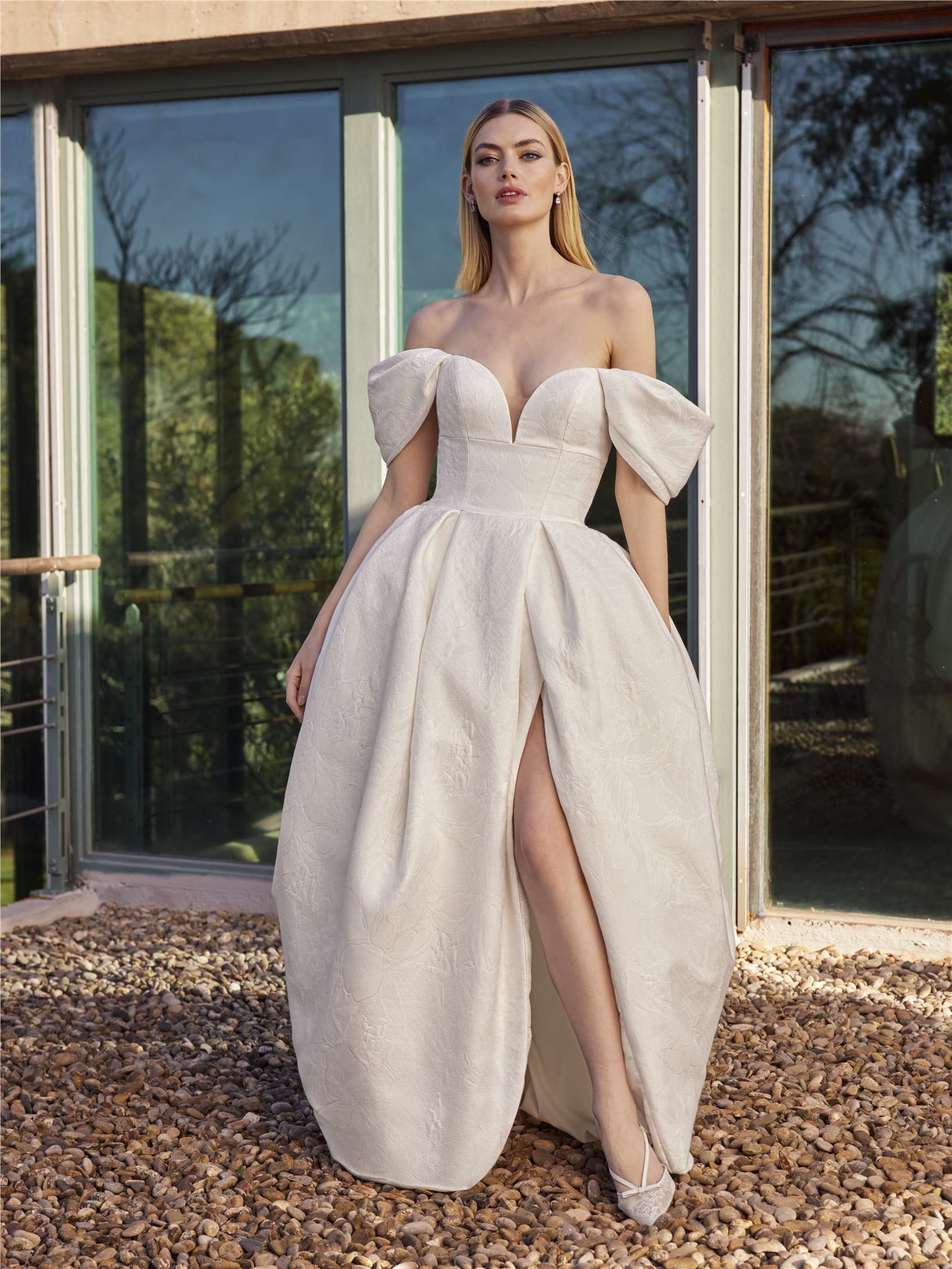 Vorderseite Prinzessin Brautkleid mit herzförmigem Ausschnitt aus Mikado THALLIS