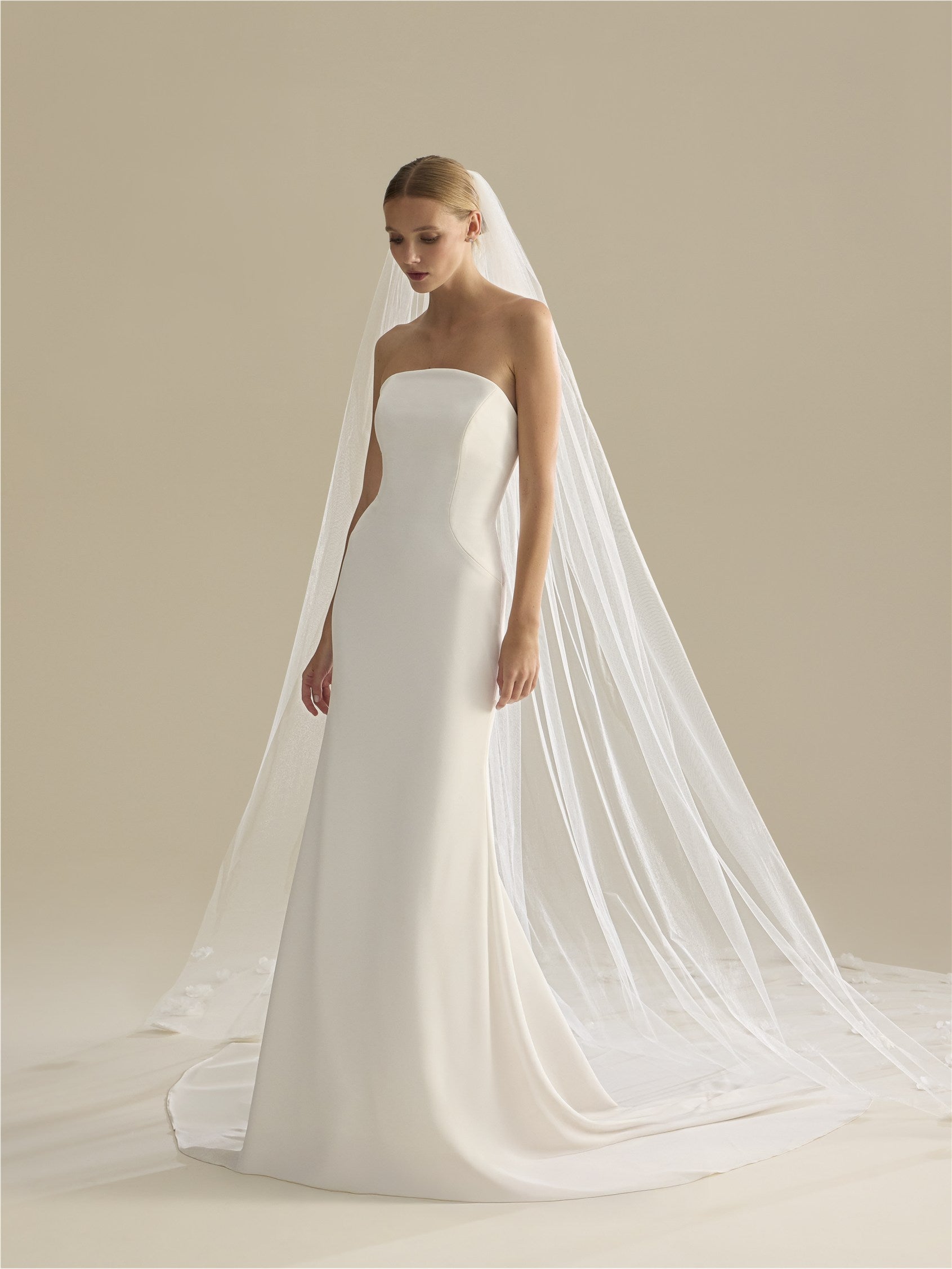 Parte frontal véu de noiva em tule V-LA77