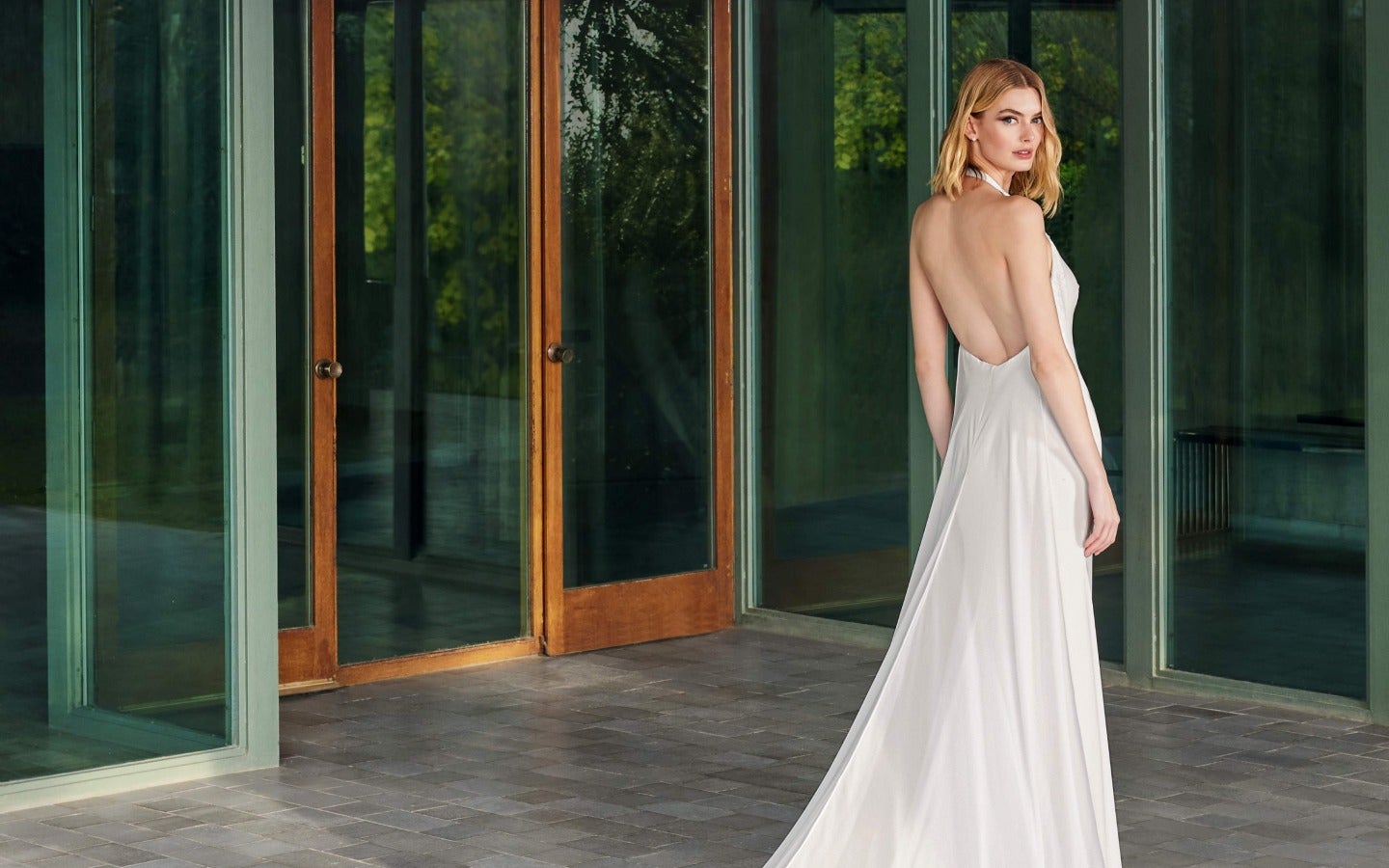 ¿Llevar tu vestido de novia sin cola o con ella en tu boda?