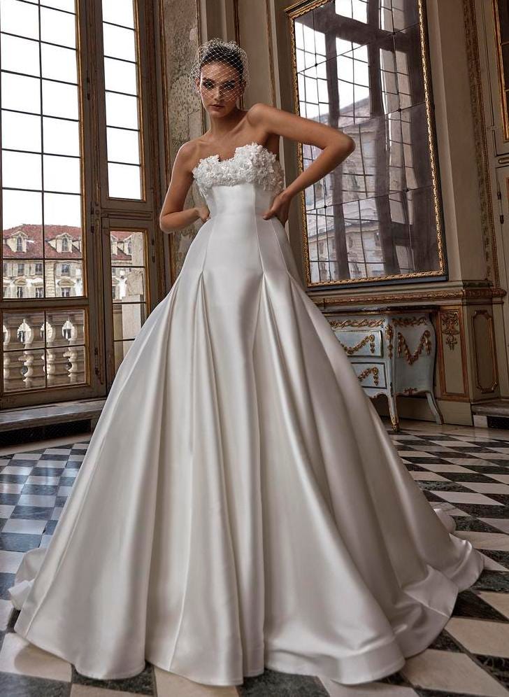 &Gamma;&upsilon;&nu;&alpha;ί&kappa;&alpha; &pi;&omicron;&upsilon; &phi;&omicron;&rho;ά&epsilon;&iota; &nu;&upsilon;&phi;&iota;&kappa;ό &sigma;&epsilon; &gamma;&rho;&alpha;&mu;&mu;ή ά&lambda;&phi;&alpha; &alpha;&pi;&omicron; &pi;&upsilon;&kappa;&nu;ό ύ&phi;&alpha;&sigma;&mu;&alpha;