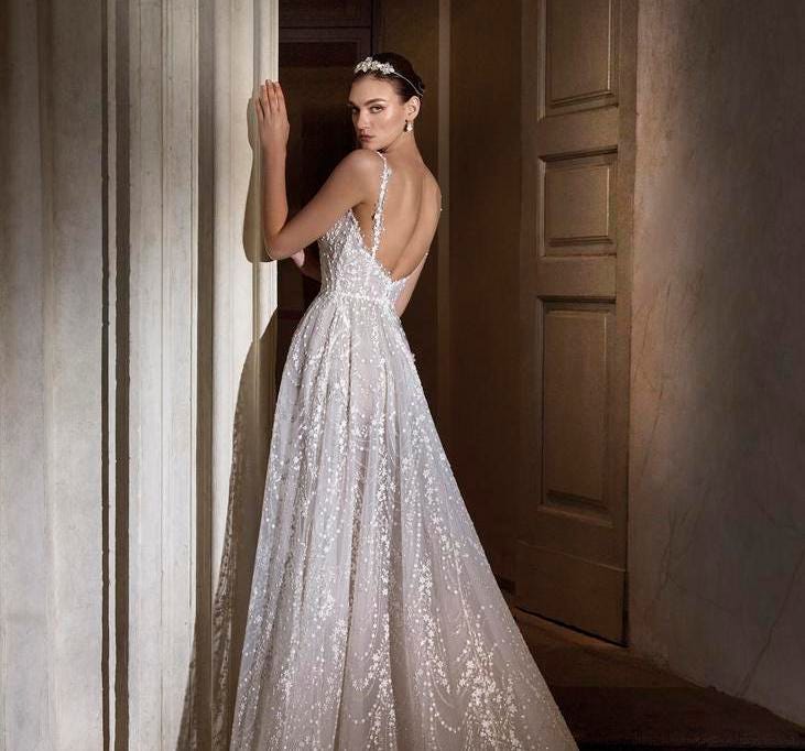 &Gamma;&upsilon;&nu;&alpha;ί&kappa;&alpha; &pi;&omicron;&upsilon; &phi;&omicron;&rho;ά&epsilon;&iota; &alpha;&nu;ά&lambda;&alpha;&phi;&rho;&omicron; &mu;&pi;ό&chi;&omicron; &nu;&upsilon;&phi;&iota;&kappa;ό &mu;&epsilon; &alpha;&nu;&omicron;&iota;&kappa;&tau;ή &pi;&lambda;ά&tau;&eta;